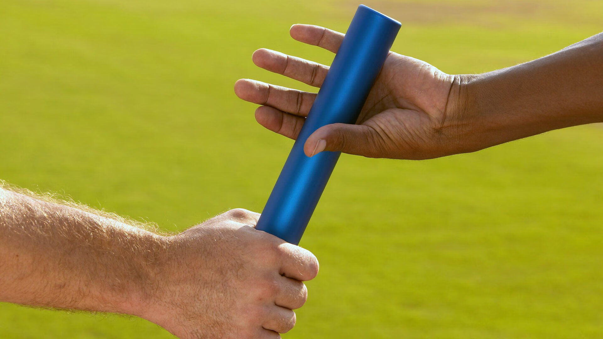 穆雷在老鹰比赛中领先优势明显，反败为胜引发热议！观众掌声雷动