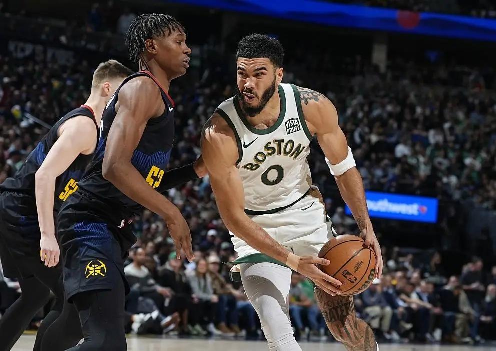 关于TL不断突破！，塔图姆连续十二场比赛得分超过险胜气势如虹延续的信息